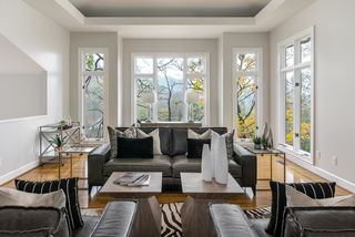 933 Travelers Ct
