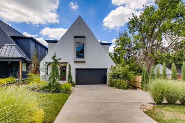 1811 Castleman Drive Nashville, TN House Sold - Photo 1 of 32. Opens carousel modal