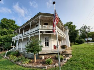 302 Russell St