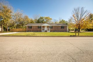 807 Riviera Dr