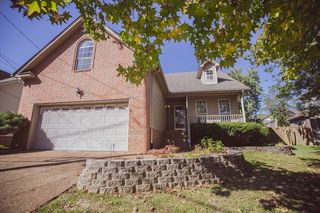 1104 Crestfield Dr