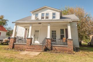 313 E Hogan St
