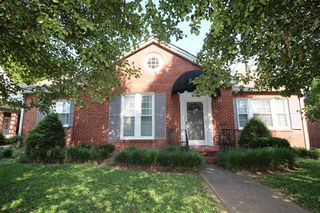 212 River St