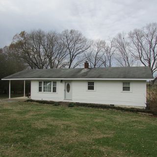 216 Vine Cir S
