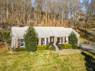 1136 Stonewall Jackson Ct