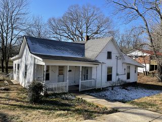 602 W Walnut St