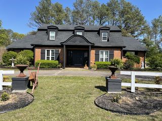 753 E Poplar Dr