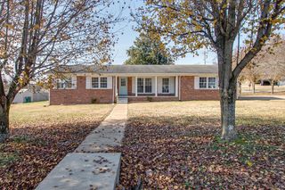 100 S Tidwell Cir