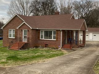 909 College St W