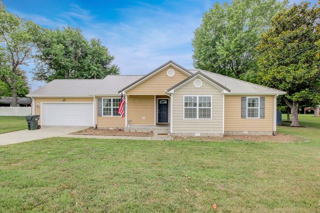 195 Pyle Ln Hopkinsville, KY House Sold - Photo 1 of 25. Opens carousel modal