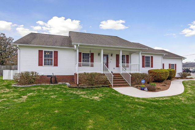 111 Falcon Pt Baxter, TN House Sold - Photo 1 of 40. Opens carousel modal