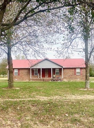 29 Gracy Rd Fayetteville, TN Multifamily Active - Photo 1 of 5. Opens carousel modal