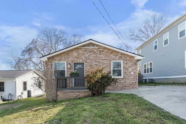 4412 Providence Hts Nashville, TN House Active - Photo 1 of 22. Opens carousel modal