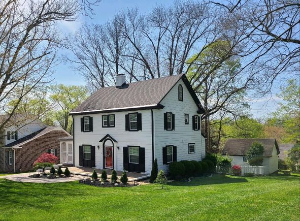 123 W Glenwood Dr