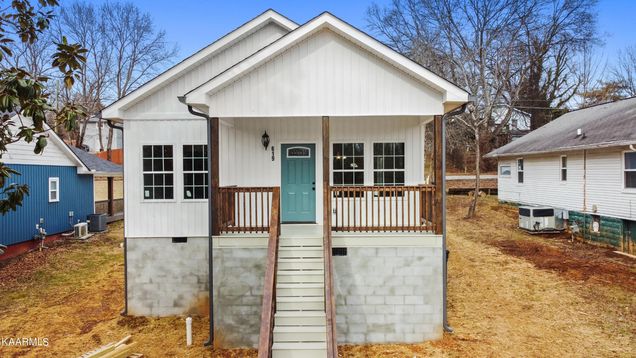619 Ne Midlake Drive Knoxville, TN House Sold - Photo 1 of 31. Opens carousel modal