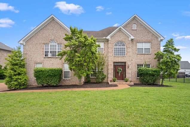 121 Pilot Knob Ln Hendersonville, TN House Sold - Photo 1 of 52. Opens carousel modal