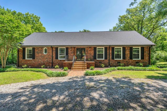 1001 Dickinson Ln Franklin, TN House Sold - Photo 1 of 40. Opens carousel modal