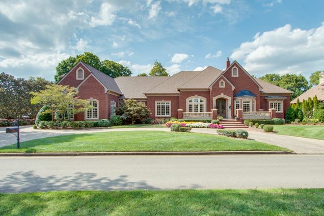 27 Governors Way Brentwood, TN House Active - Photo 1 of 64. Opens carousel modal