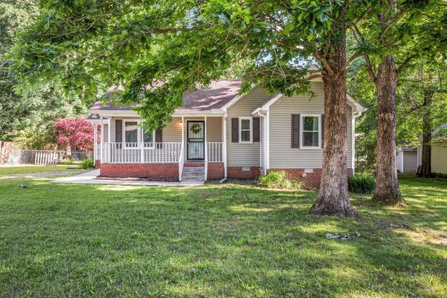 1008 Pin Oak Dr Dickson, TN House Sold - Photo 1 of 25. Opens carousel modal