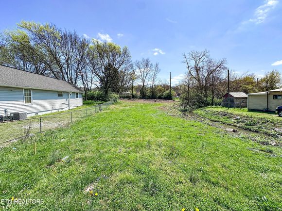 1522 Louisiana Ave Knoxville, TN Land Active - Photo 1 of 5. Opens carousel modal