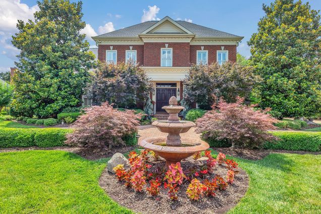 1512 Mirabella Way