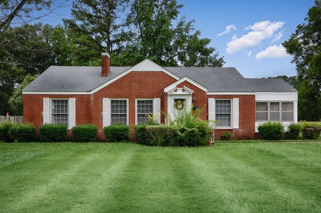 801 E Forrest St Athens, AL House Active - Photo 1 of 36. Opens carousel modal