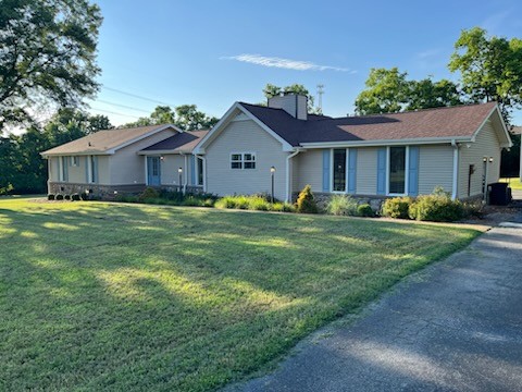 1810 W Lori Lee Dr Gallatin, TN House Active - Photo 1 of 29. Opens carousel modal