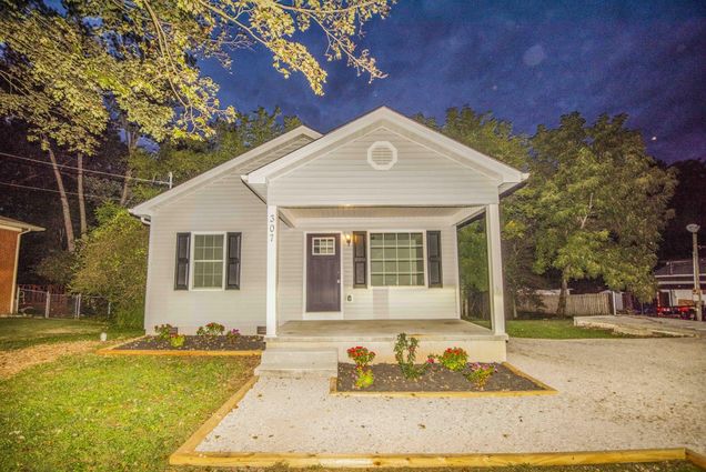 307 Edgewood Ave Clinton, TN House Sold - Photo 1 of 35. Opens carousel modal