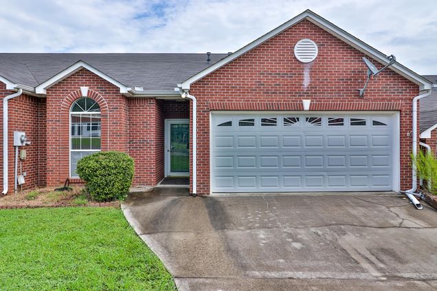 325 Creekview Lane Knoxville, TN Condo Sold - Photo 1 of 24. Opens carousel modal
