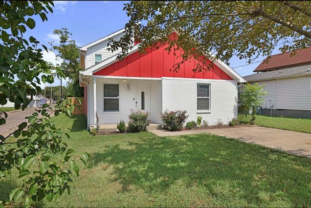 1528 16th Ave N Nashville, TN House Active - Photo 1 of 25. Opens carousel modal