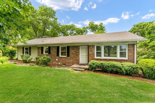 2086 Wilson Pike Franklin, TN House Active - Photo 1 of 29. Opens carousel modal
