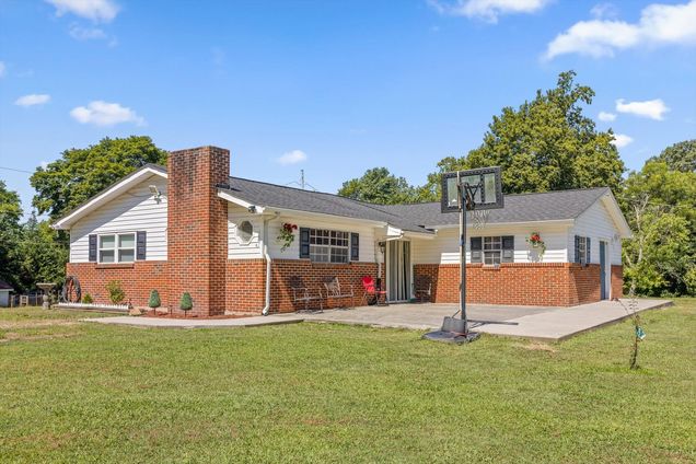 199 Ne Bates Street Charleston, TN House Active - Photo 1 of 31. Opens carousel modal