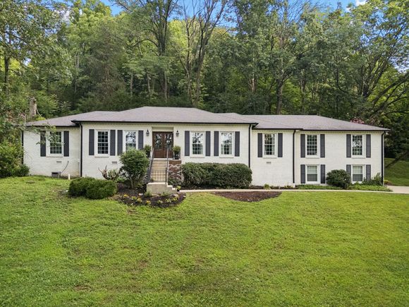 607 Forest Park Dr
