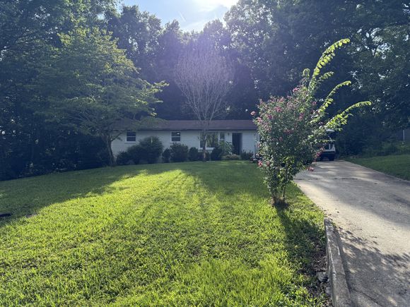208 Lakeshore Dr