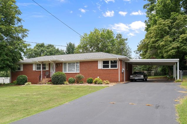 1203 Peachtree Dr