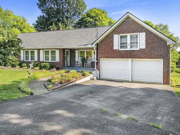130 Sunset Dr Mount Juliet, TN House Active - Photo 1 of 29. Opens carousel modal