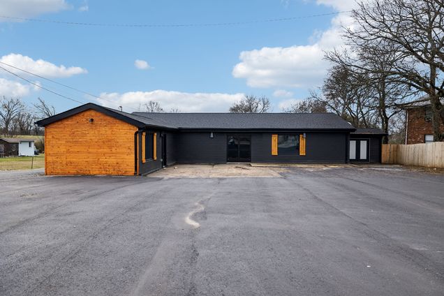 902 Carthage Hwy