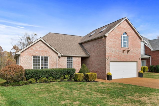 2639 Danbury Cir