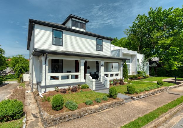 1025 Villa Pl