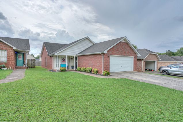 615 Freedom Ct