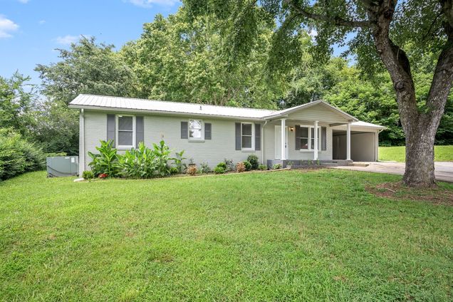 304 Fran Dr Fayetteville, TN House Active - Photo 1 of 24. Opens carousel modal
