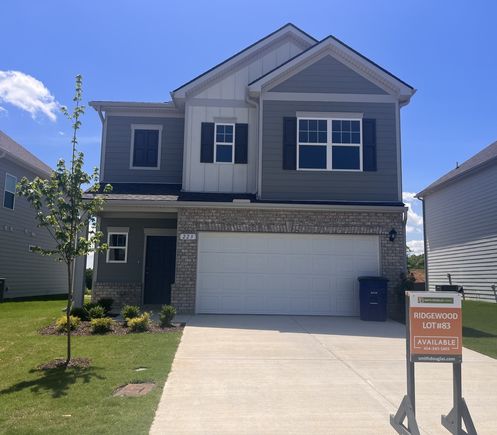 223 Hillview Ave Shelbyville, TN House Active - Photo 1 of 40. Opens carousel modal