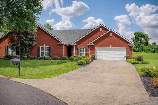 225 Hickory Ct