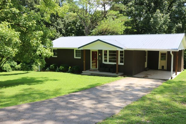 724 Thomas Ave Cumberland City, TN House Active - Photo 1 of 21. Opens carousel modal