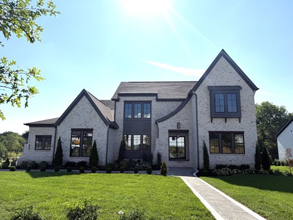 1550 White Barn