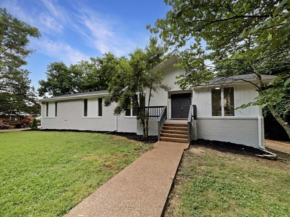 203 Snug Harbor Dr