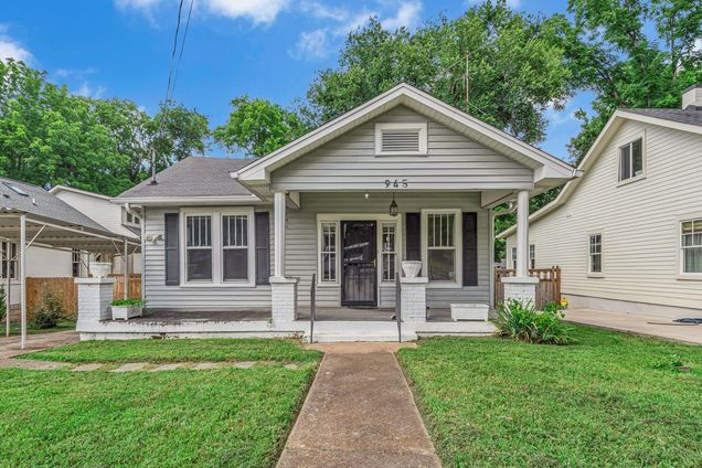 945 Seymour Ave