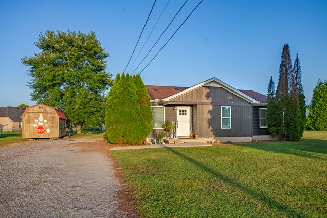 109 Brickyard Ct Christiana, TN House Active - Photo 1 of 37. Opens carousel modal