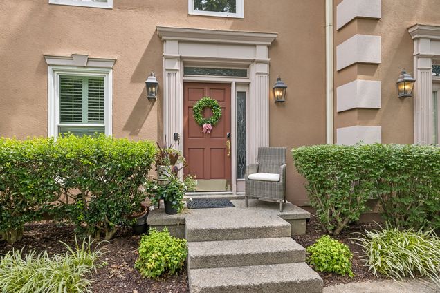 3059 Woodlawn Dr Nashville, TN Condo Active - Photo 1 of 47. Opens carousel modal