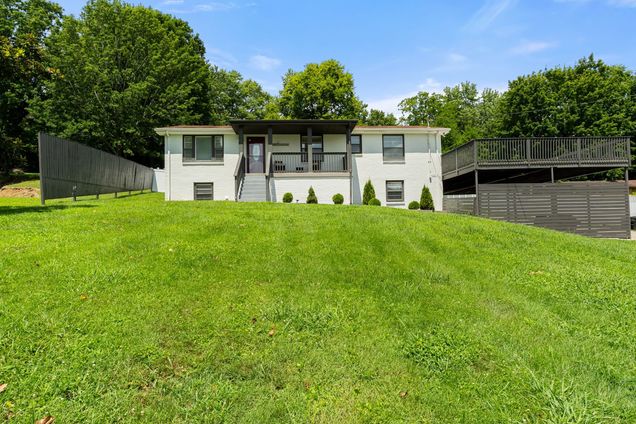 213 Riverwood Dr Hendersonville, TN House Active - Photo 1 of 46. Opens carousel modal